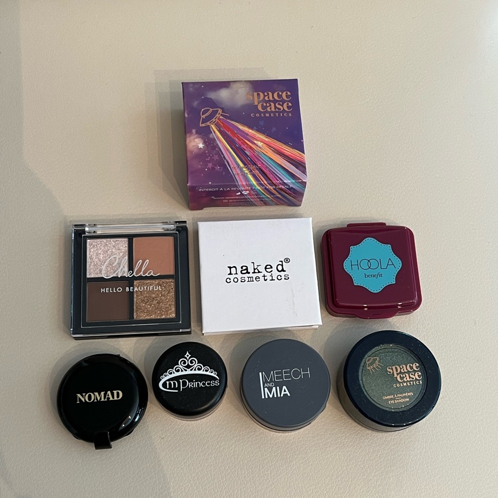 NEW eyeshadow bundle of 7 singles and one palette
